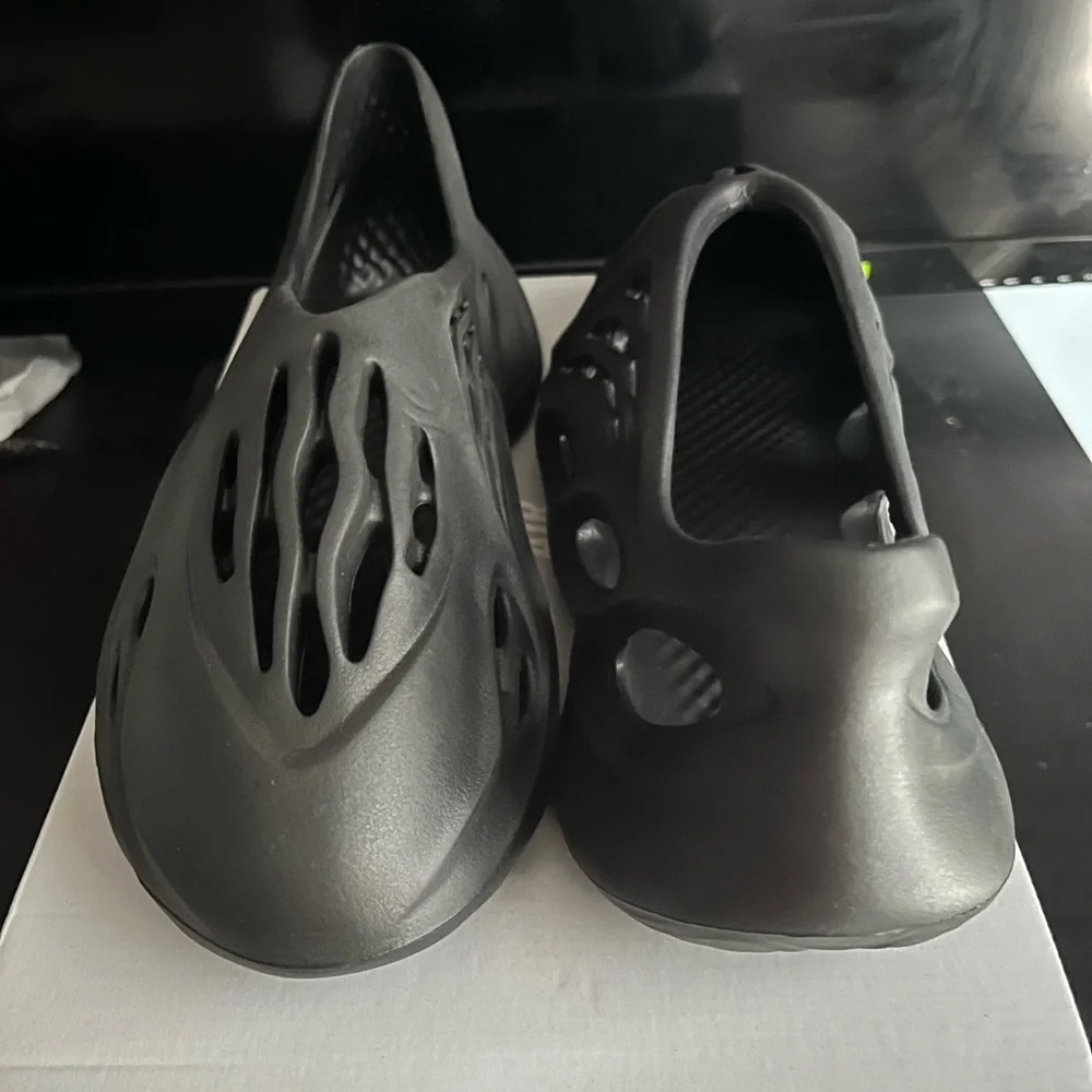 YEEZY FOAM RNNR - Picture 2 of 4